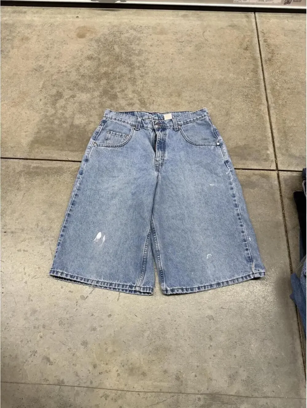 vintage levis faded blue relaxed baggy fit jean shorts jorts size 30